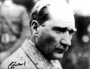 6.Esat-Nedim-Tengizman-imzalı-bir-Atatürk-fotoğrafı